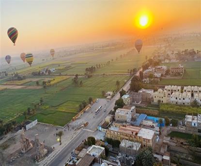Day Luxor Tour with Hotel, Balloon, & Boat Ride